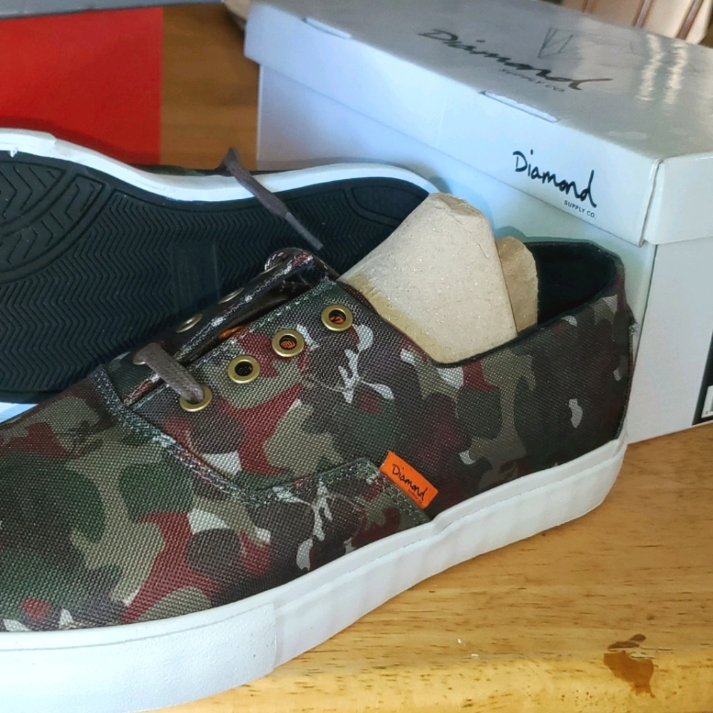 Diamond supply men's shoes